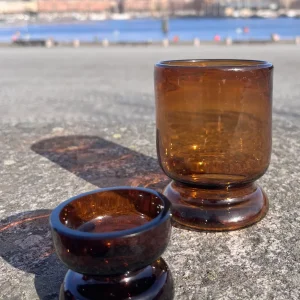 Äggkopp, Bärnsten